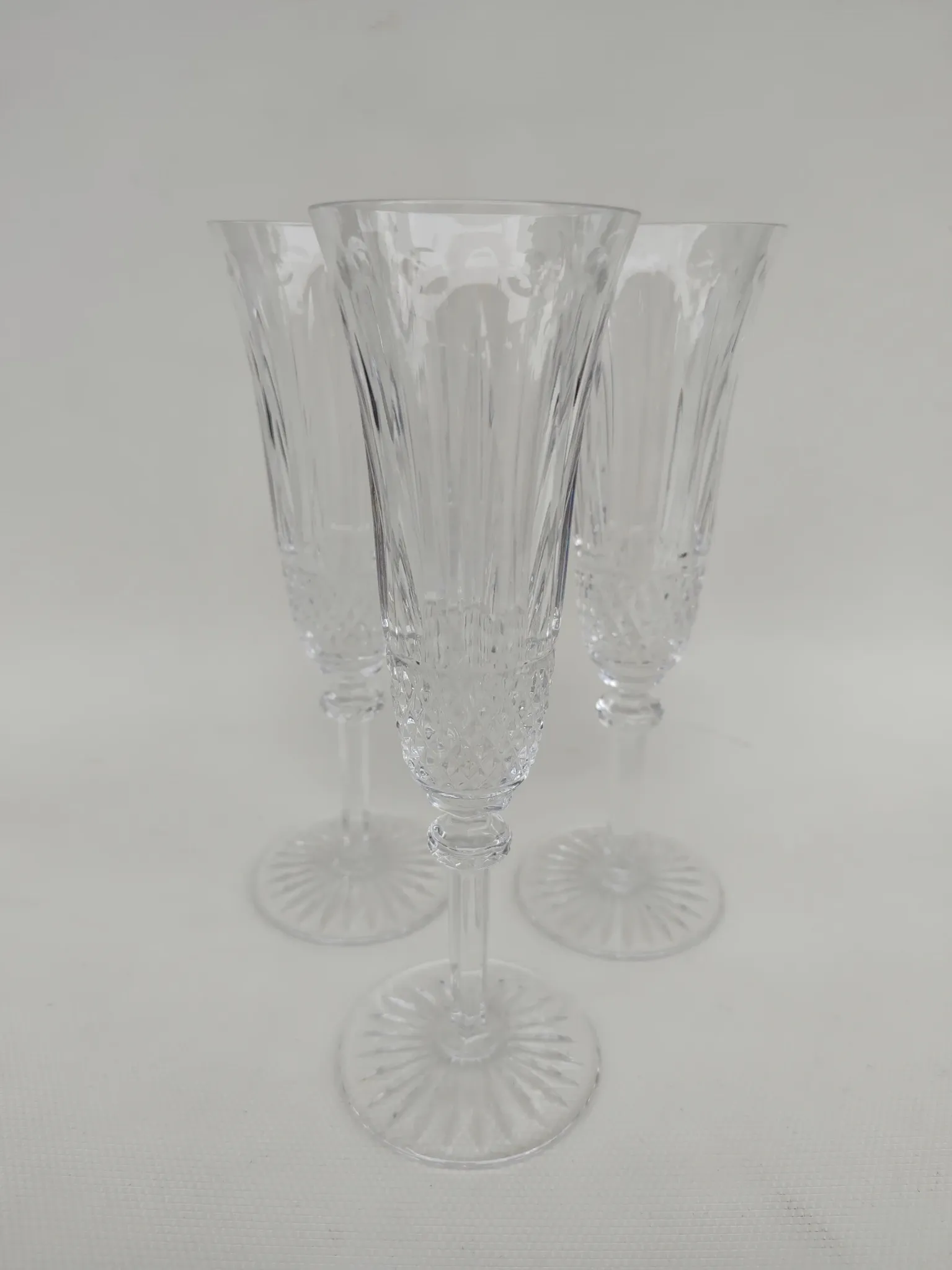 3 crystal champagne flutes from Saint Louis, Tommy model. 205 cm.