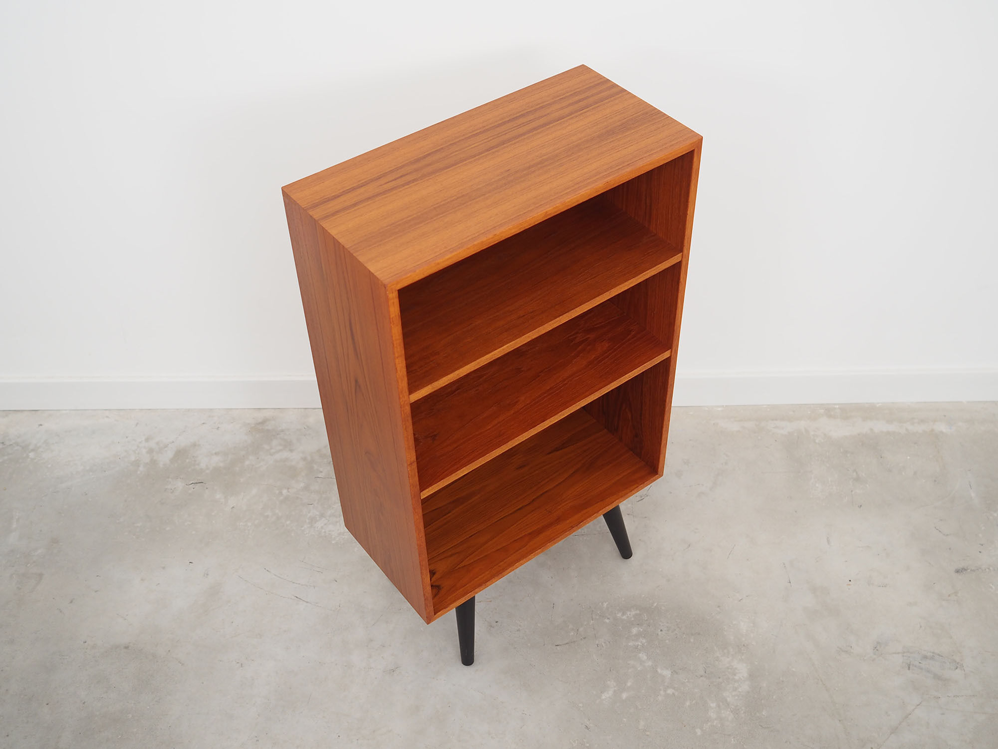 Bookcase made in the 1970s by the Danish factory Domino Møbler.