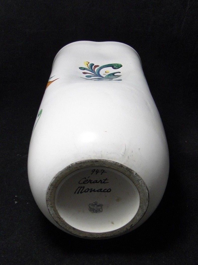 Cerart Monaco vase n° 947 with bird decoration