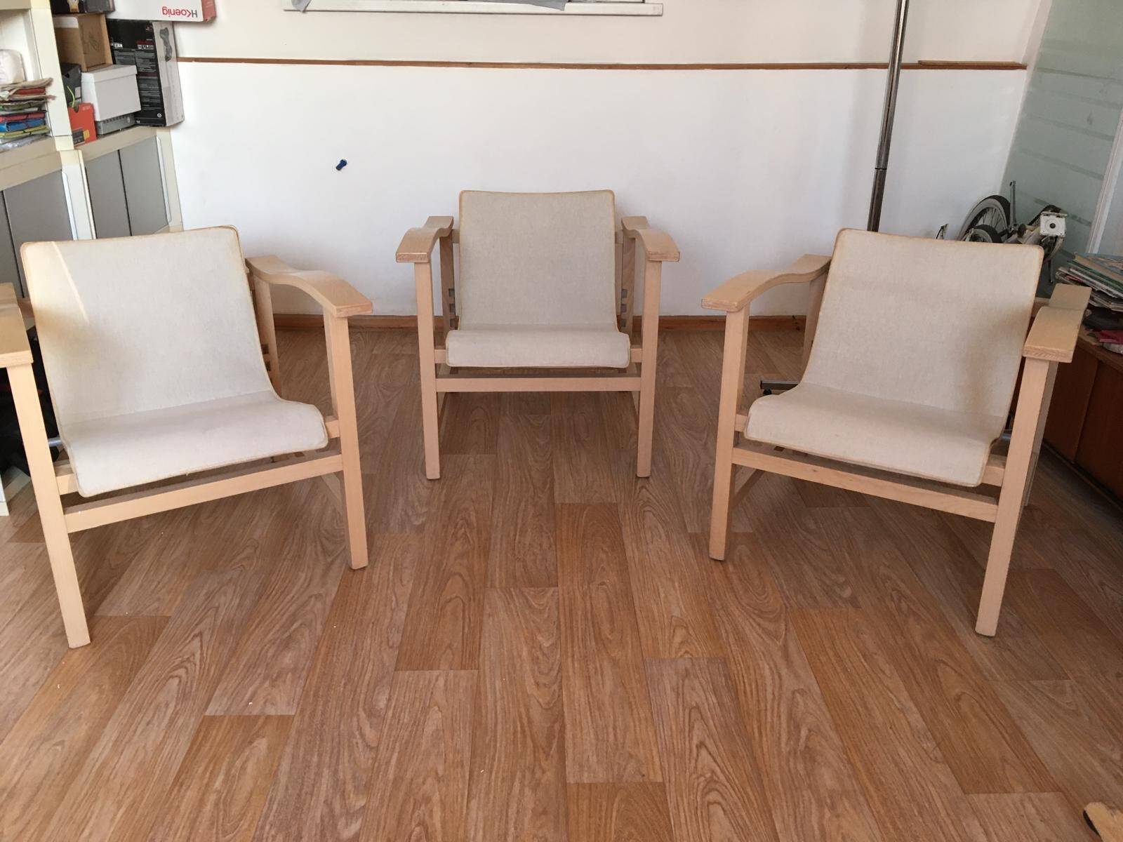 Suite de 3 fauteuils “Lecto” – Jean-Michel Wilmotte