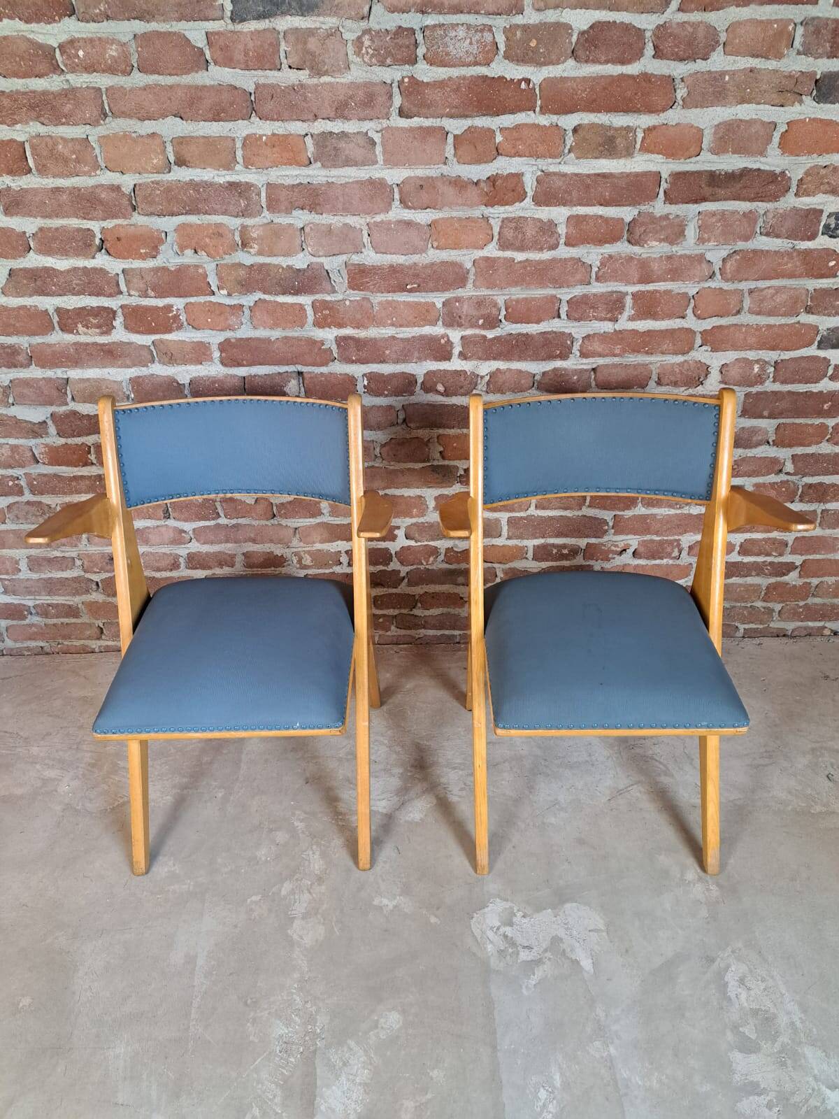 Pair of "V" armchairs by Casala 1950