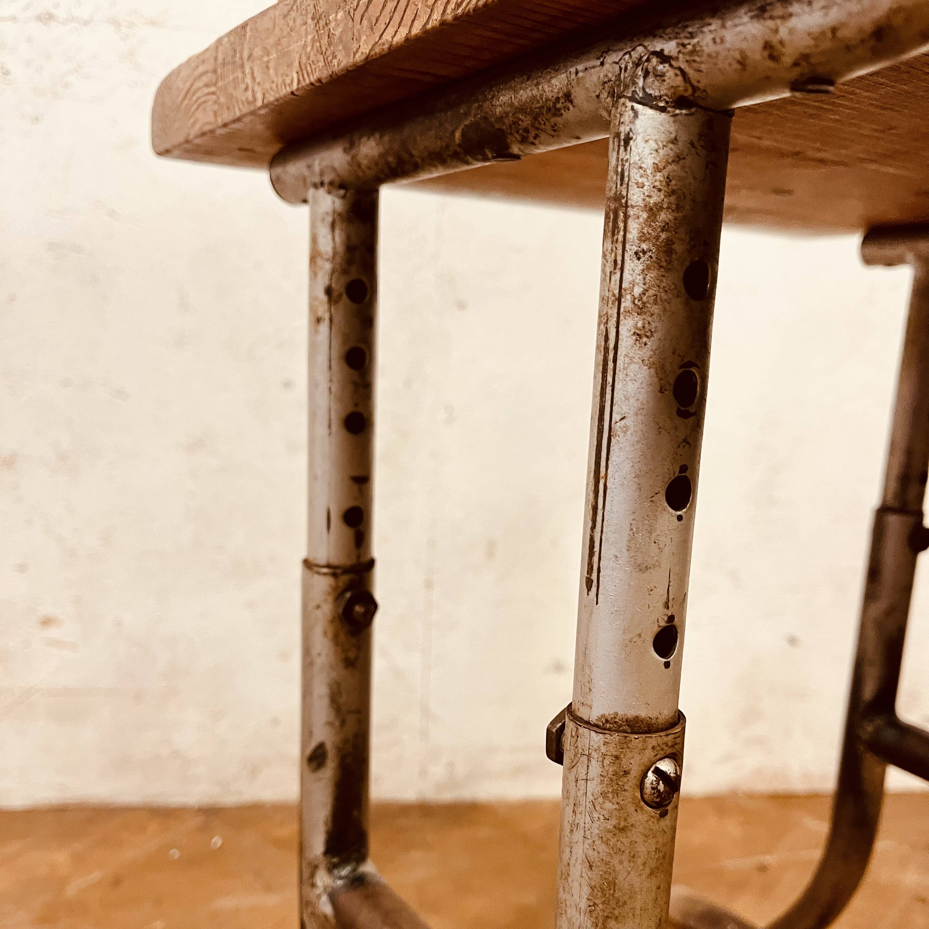 Adjustable workshop chair from the 50s/60s