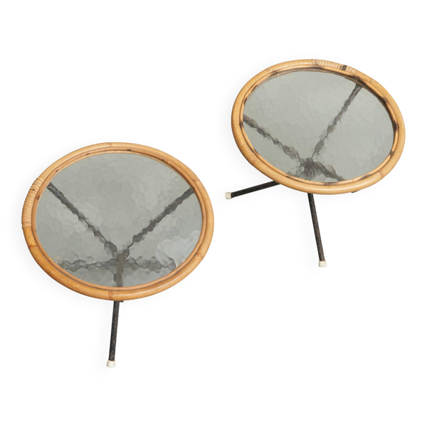 Paire de tables d'appoint en bambou, métal et verre, milieu du XXe siècle