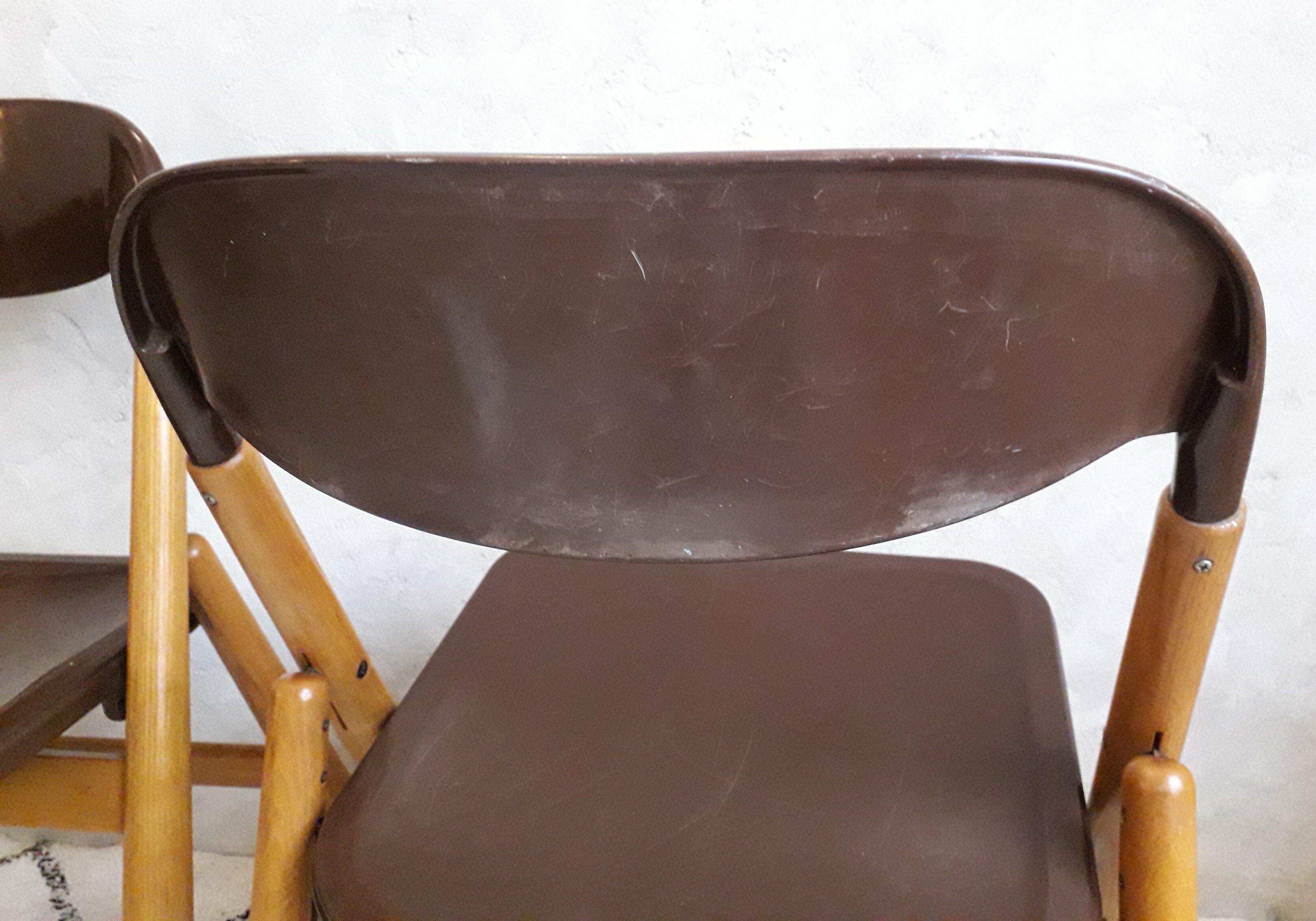 Set of two folding chairs