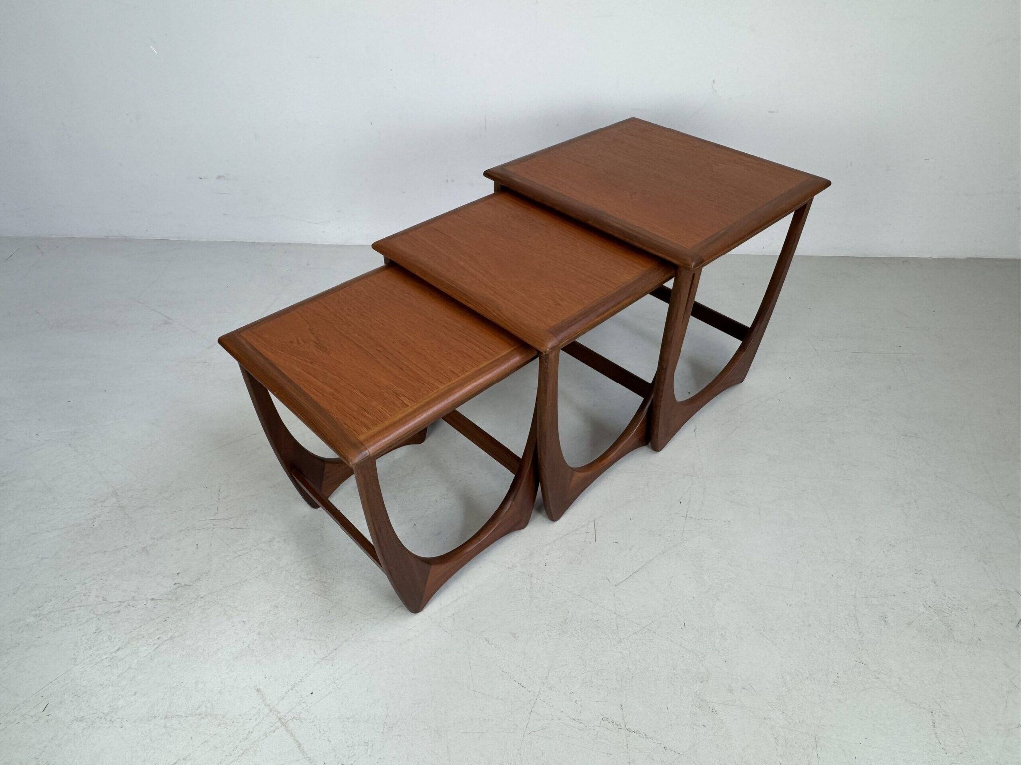 Ensemble de tables d'appoint G-Plan vintage.