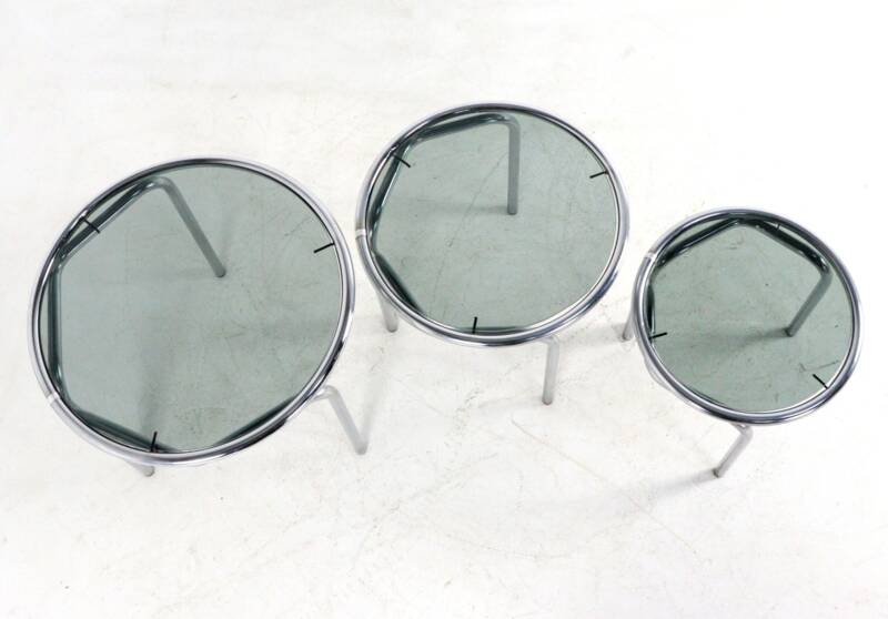 Italian round chrome nesting tables with smoked glass - set of 3