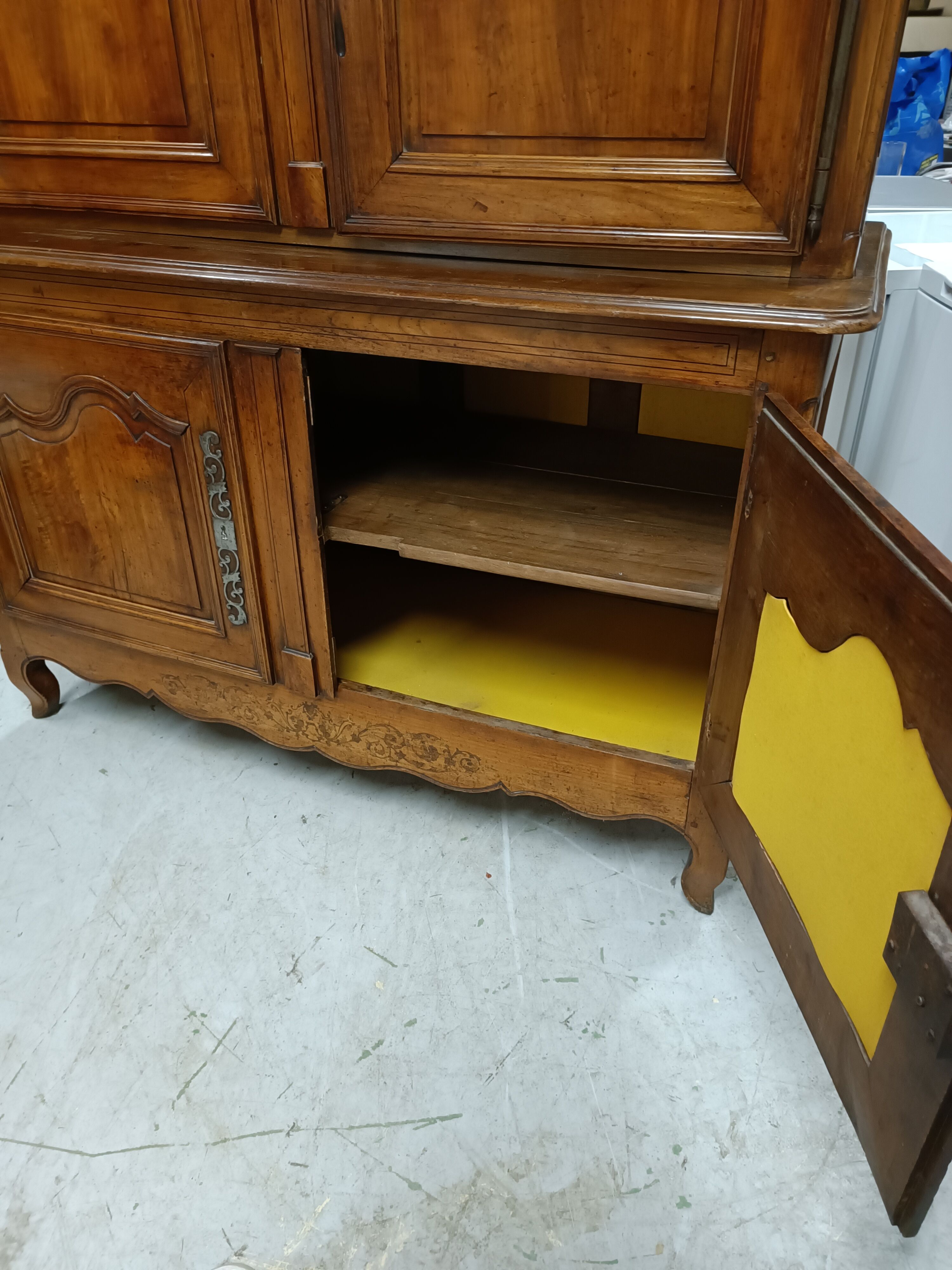 Buffet 2 bodies XIXth inlaid walnut