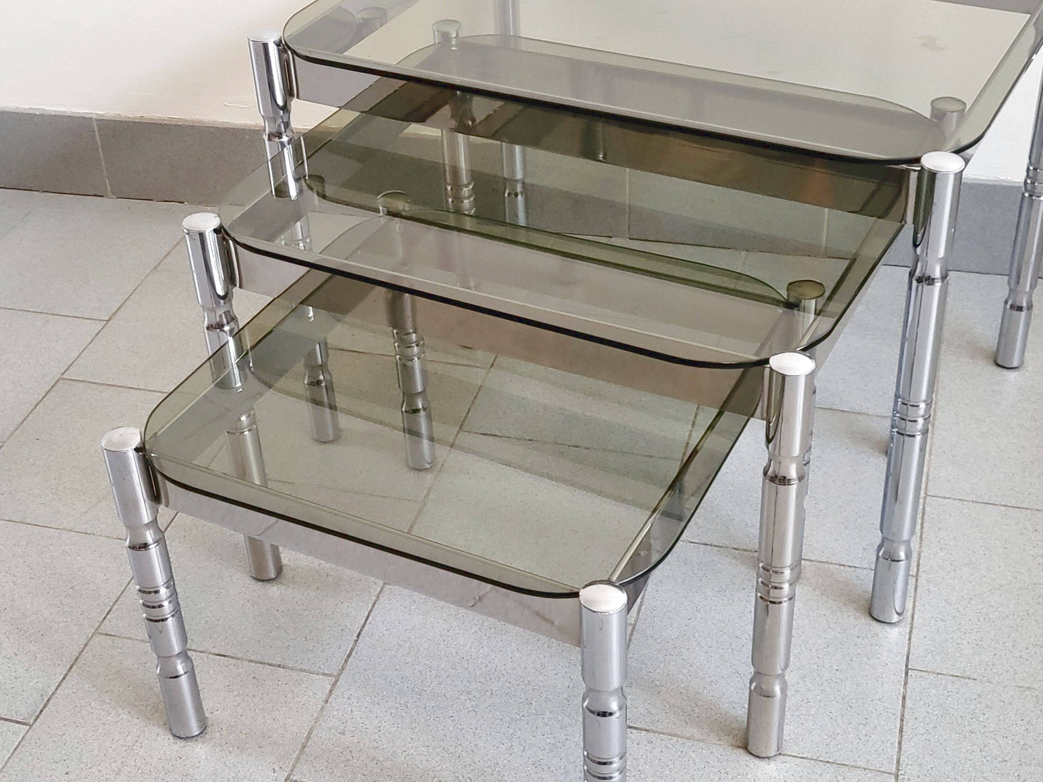 Suite de 3 tables gigognes vintage 1970