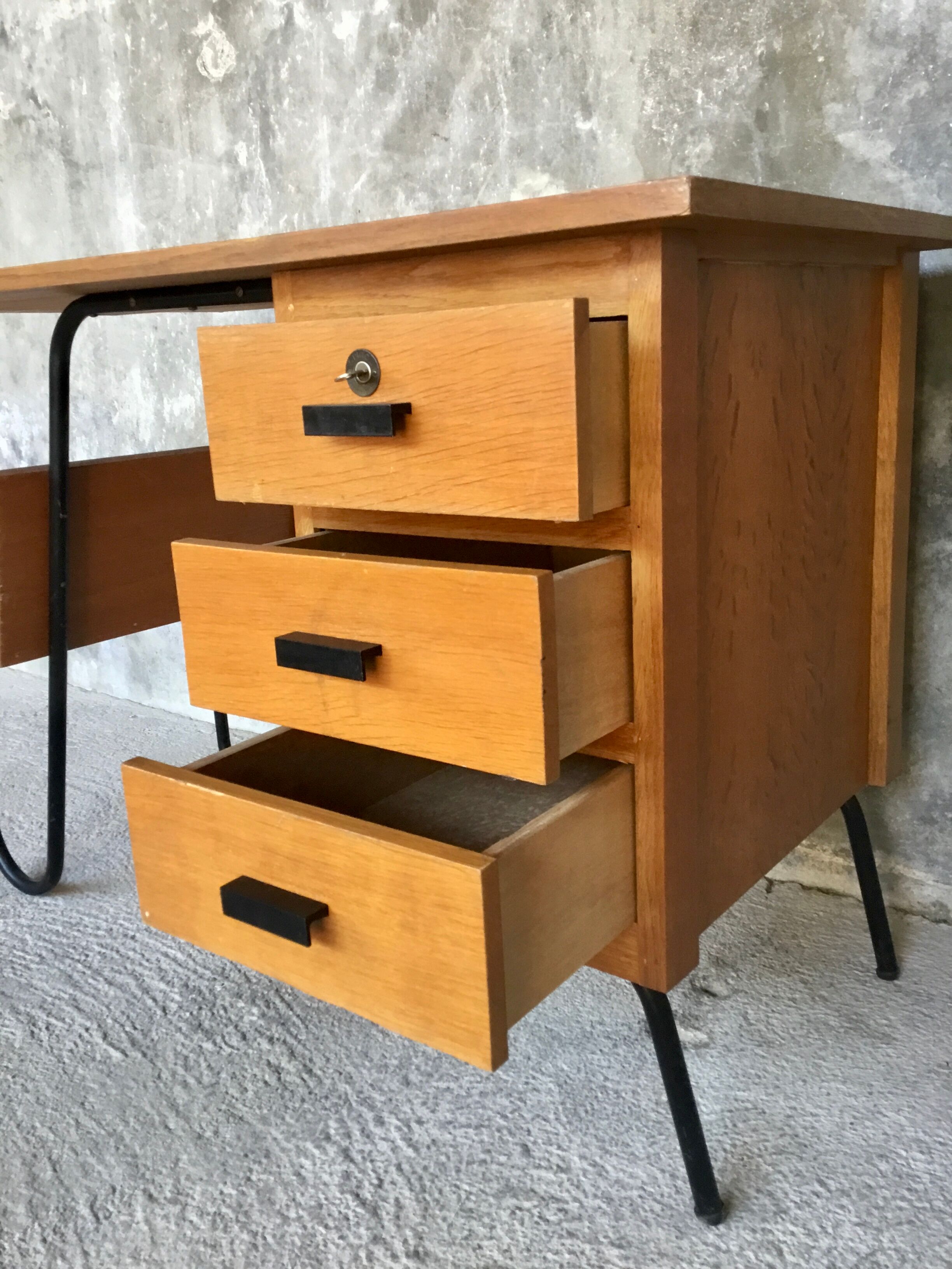 Desk brand spirol