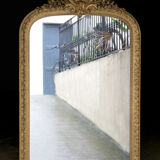 Very large exceptional mirror. Original gold leaf gilding, mercury ice cream