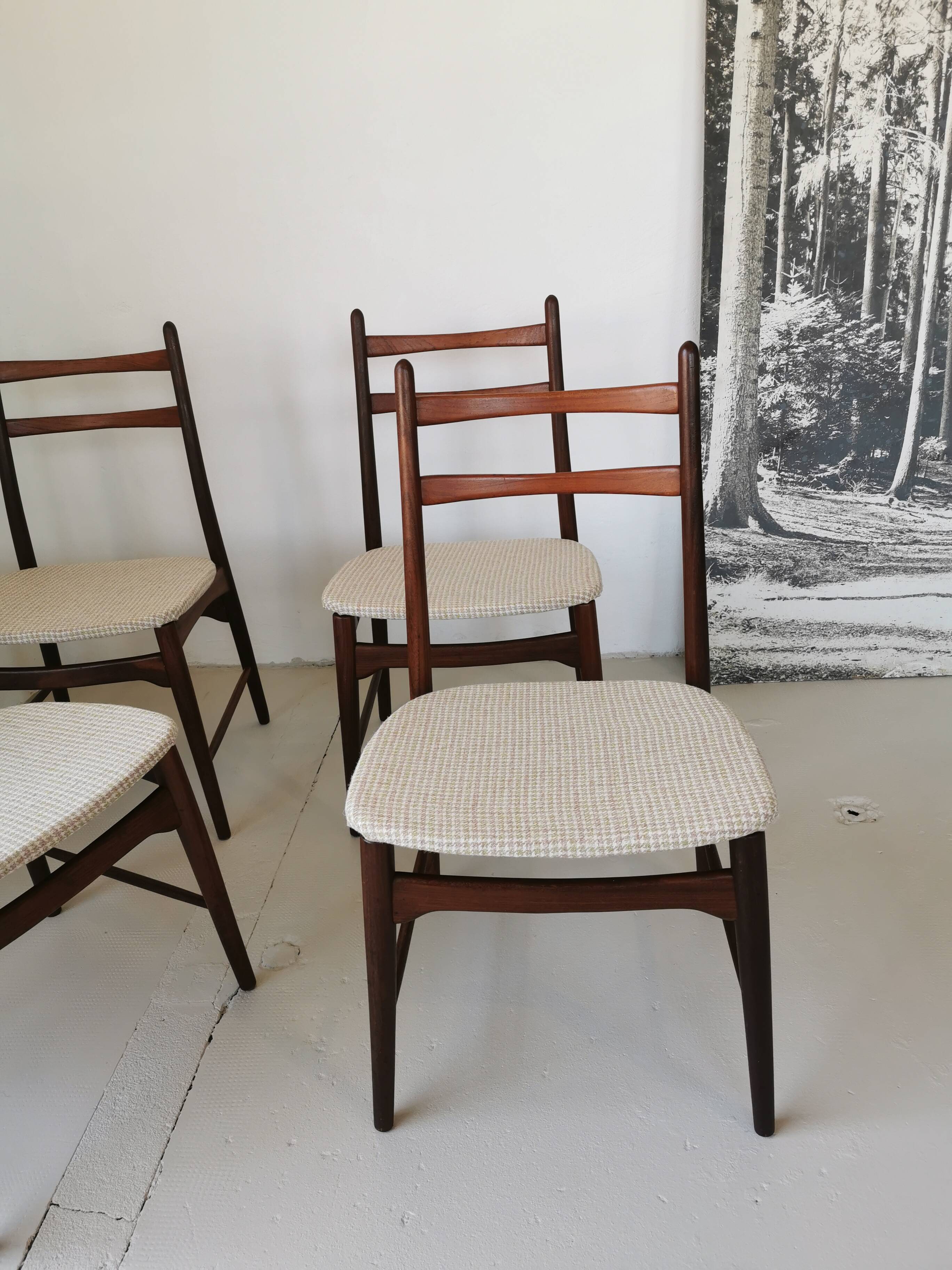 Set of 4 Scandinavian chairs no
