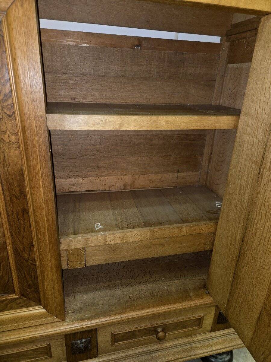 Armoire Hollandaise a coussins de style Renaissance en bois massif