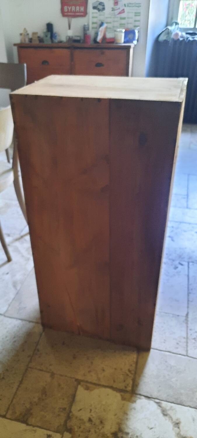 Display case to stand or hang