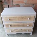 Jolie petite commode de style