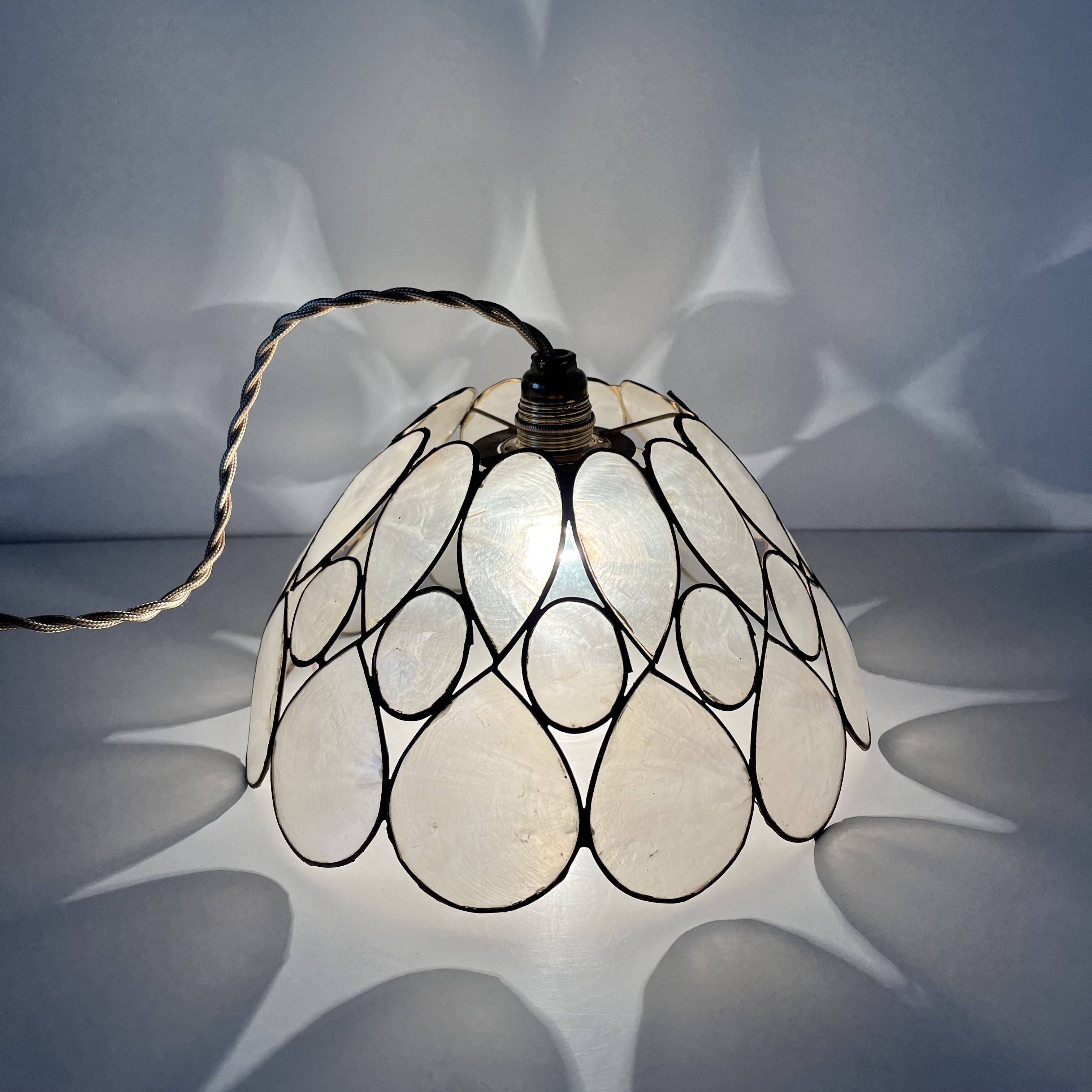 Mother-of-pearl petal pendant lamp