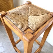 Pair of high stools in solid wood and woven straw Brutalist Style