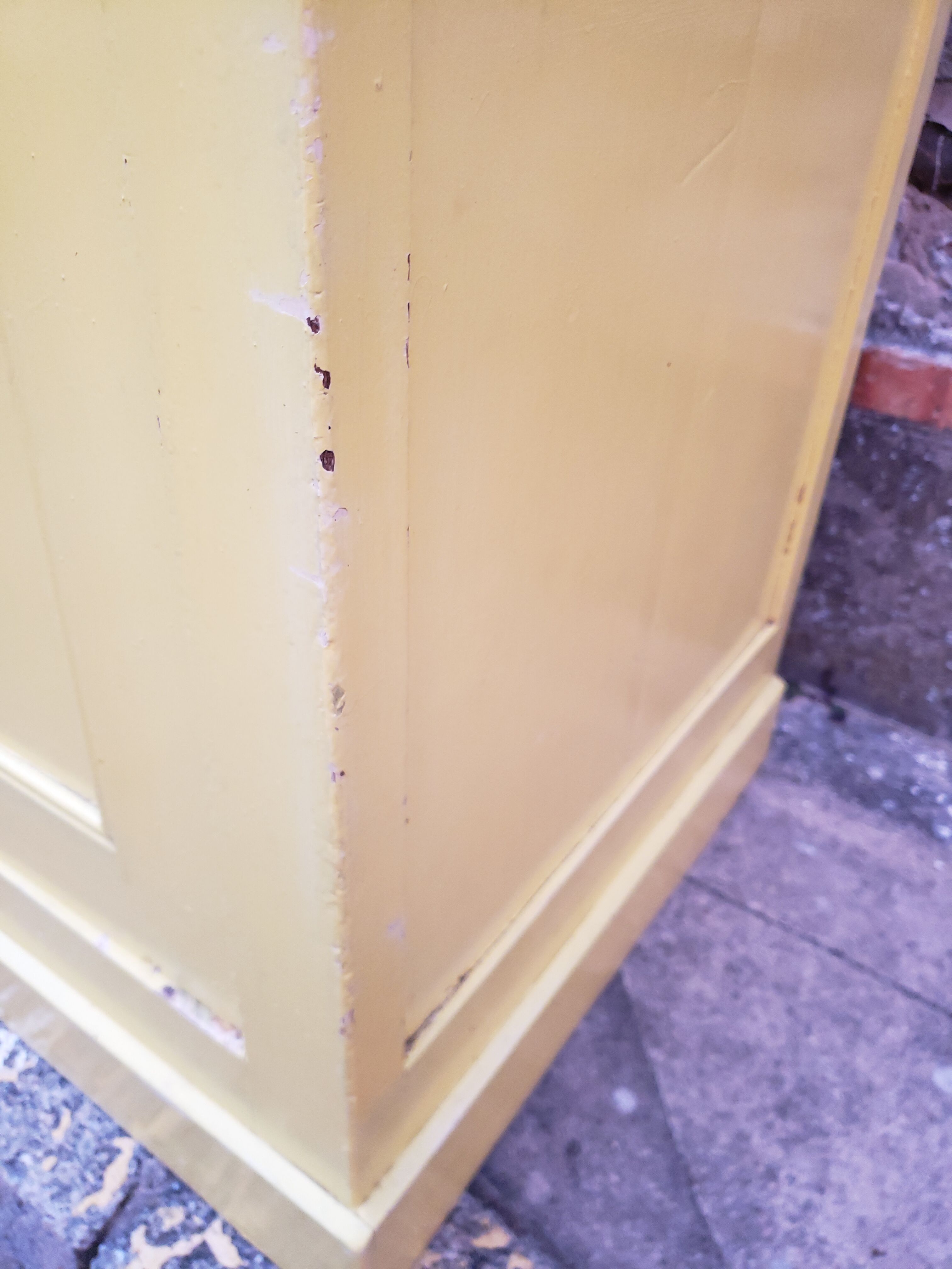 Lemon yellow country buffet