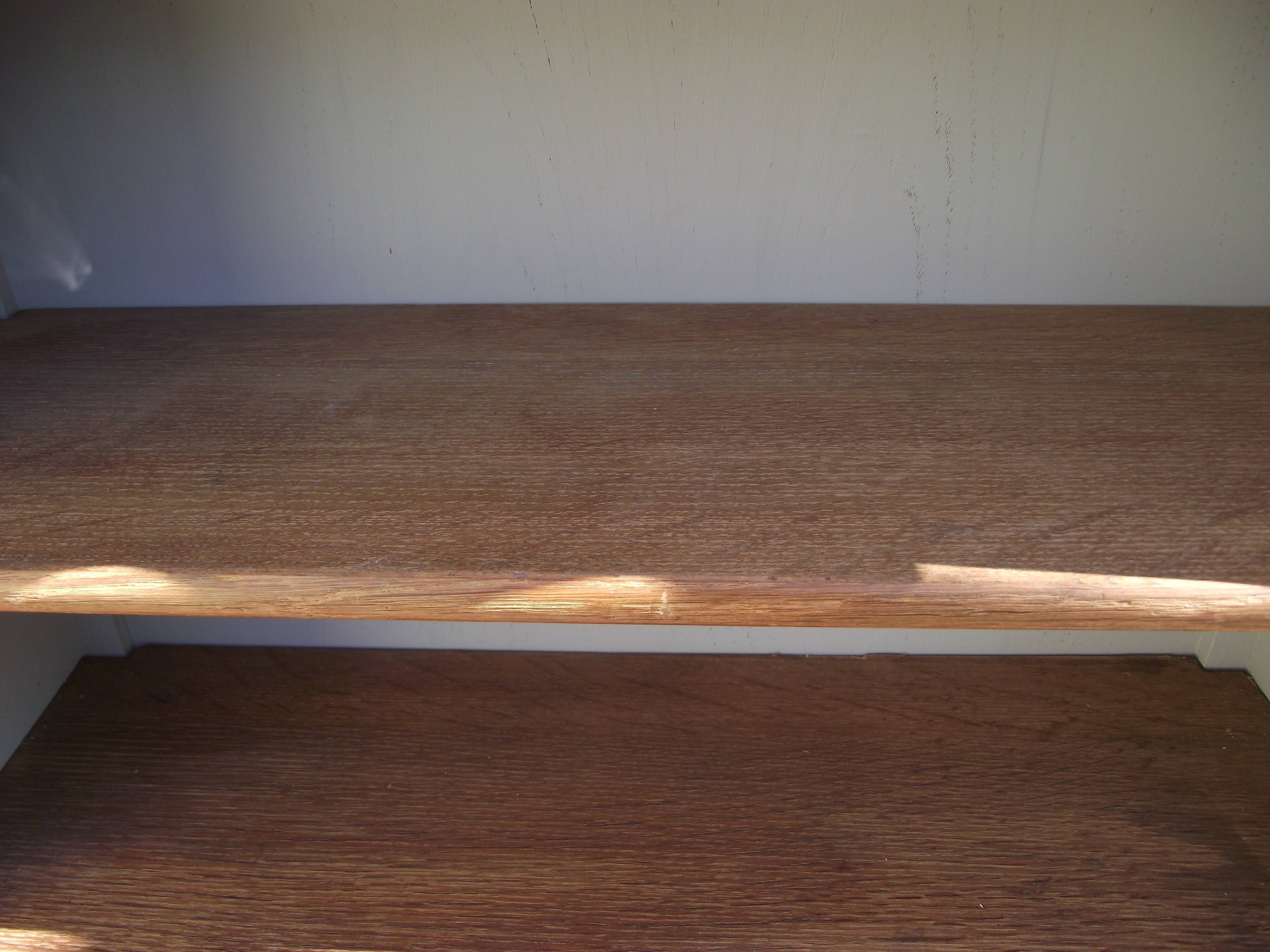 Bibus in raw oak.