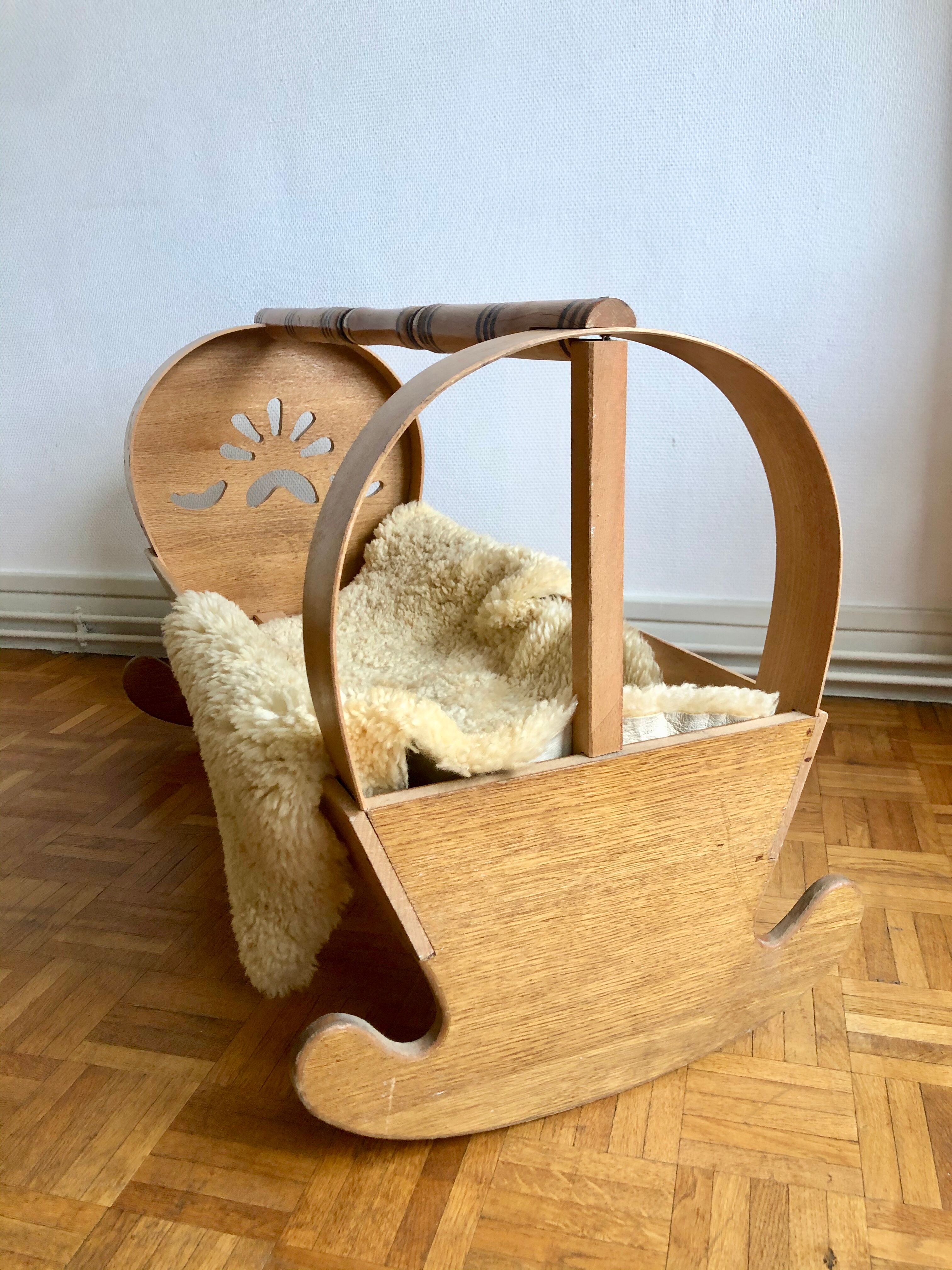 Flower-rocking cradle