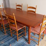 Ensemble table avec chaises style "shaker" bois massif, Roche Bobois