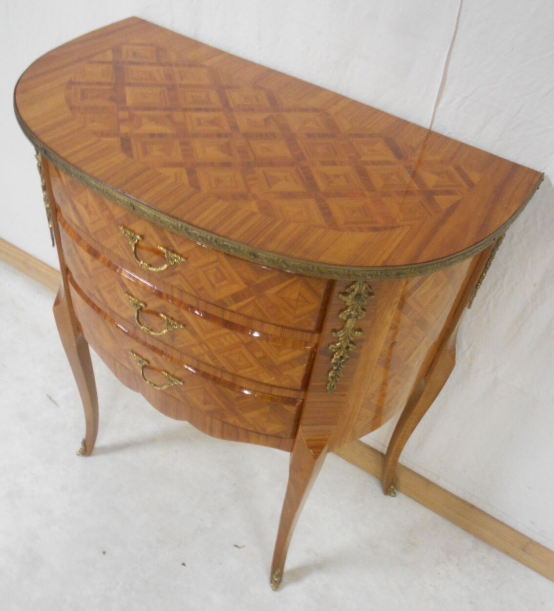 Half-moon dresser marqueted