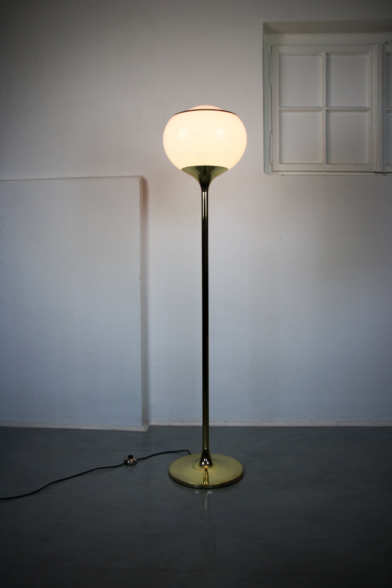 Italian floor lamp by Harvey Guzzini for Meblo, 1970s