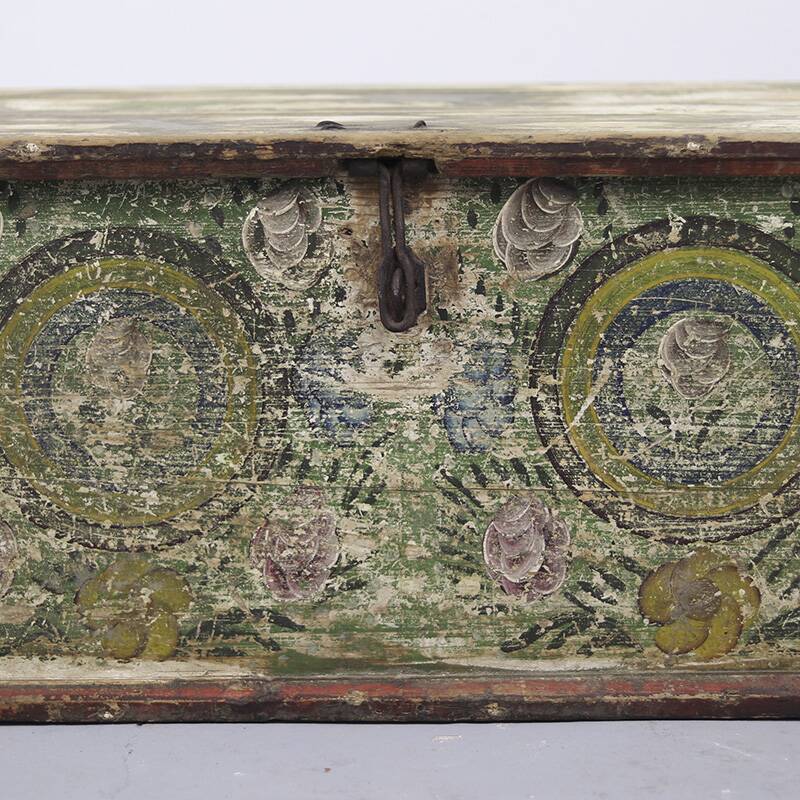 Coffre de mariée peint en art populaire roumain antique