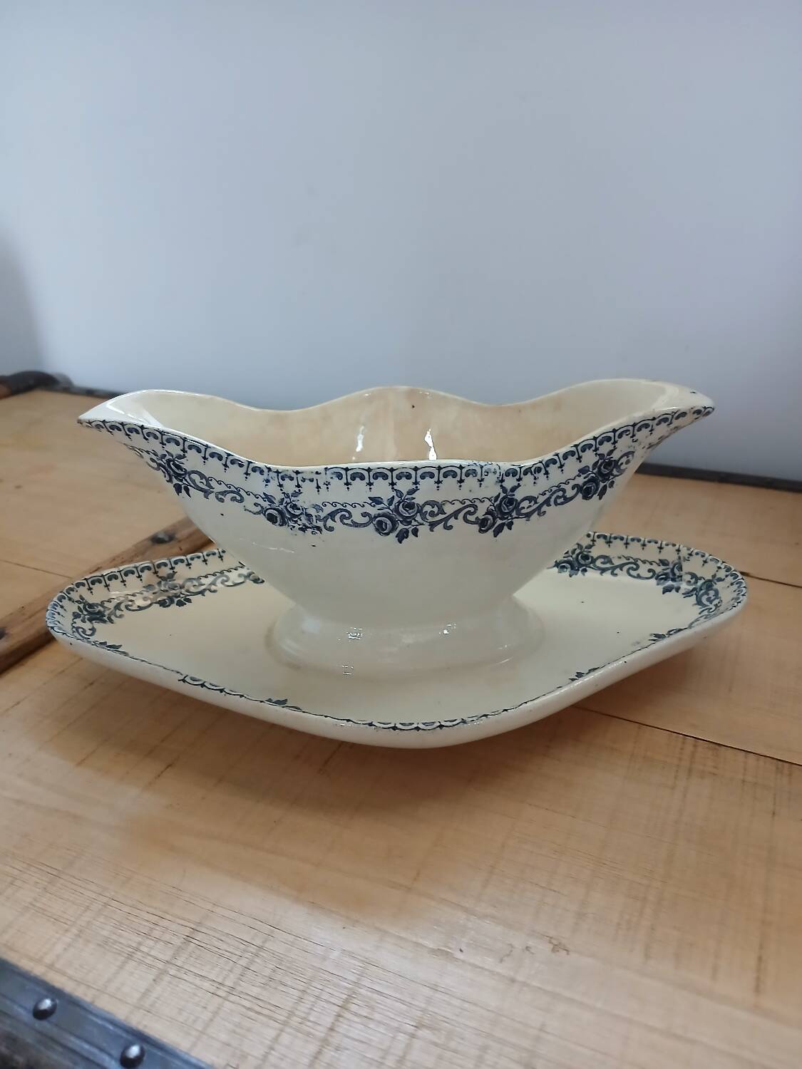 Old Terre de fer sauce boat