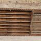 Ancienne vitrine murale de collectionneur en teck birman