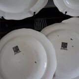 8 Wedgwood plates in English earthenware 19th black monogram