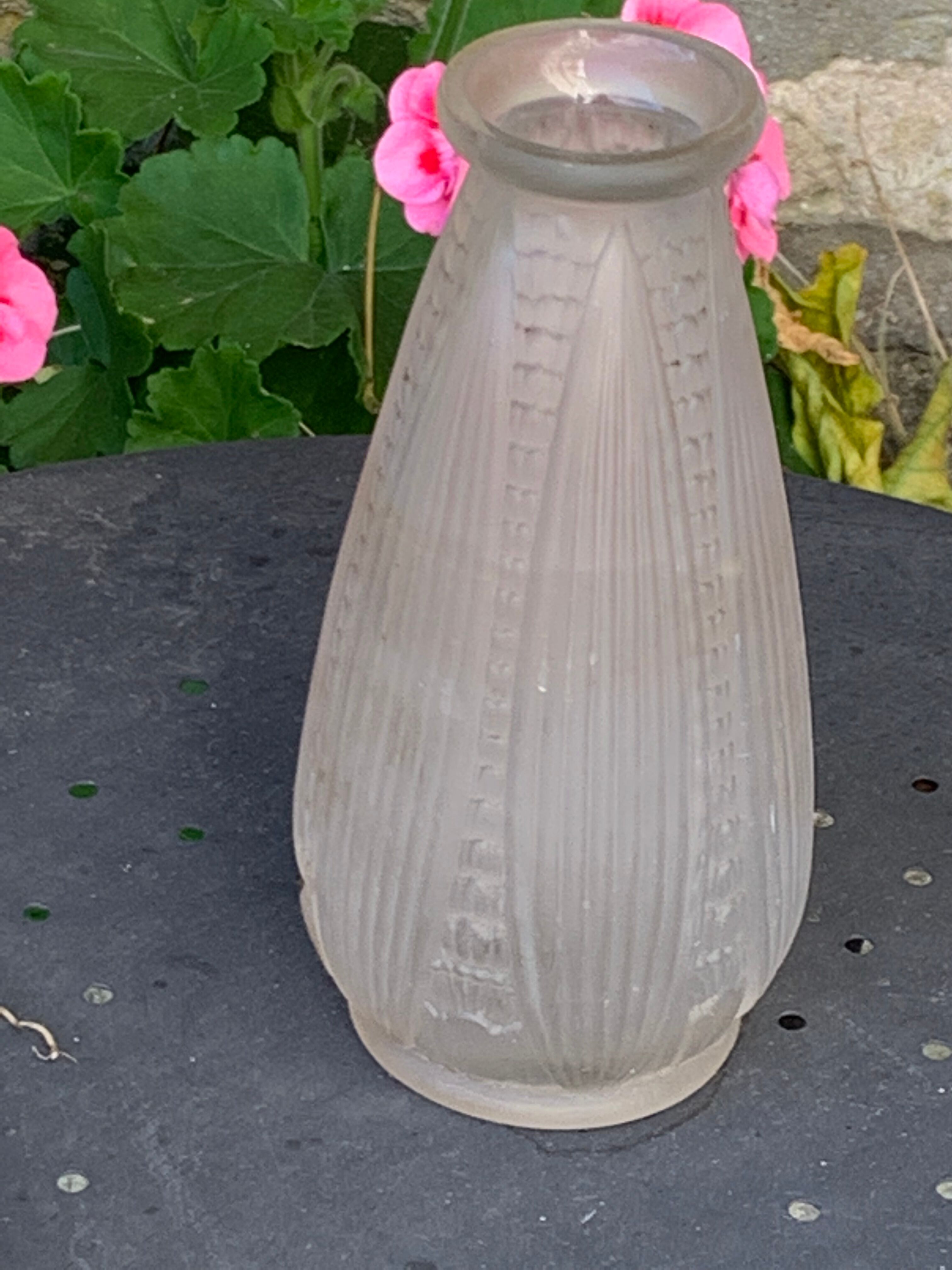 Hyacinth vase in frosted glass art deco foliage pattern