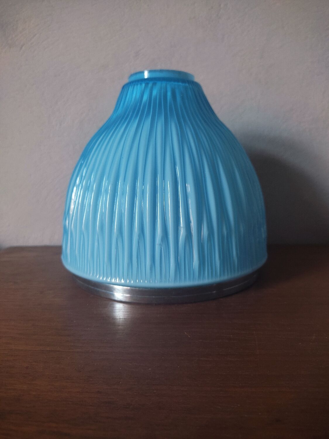 Blue opaline supension tulip