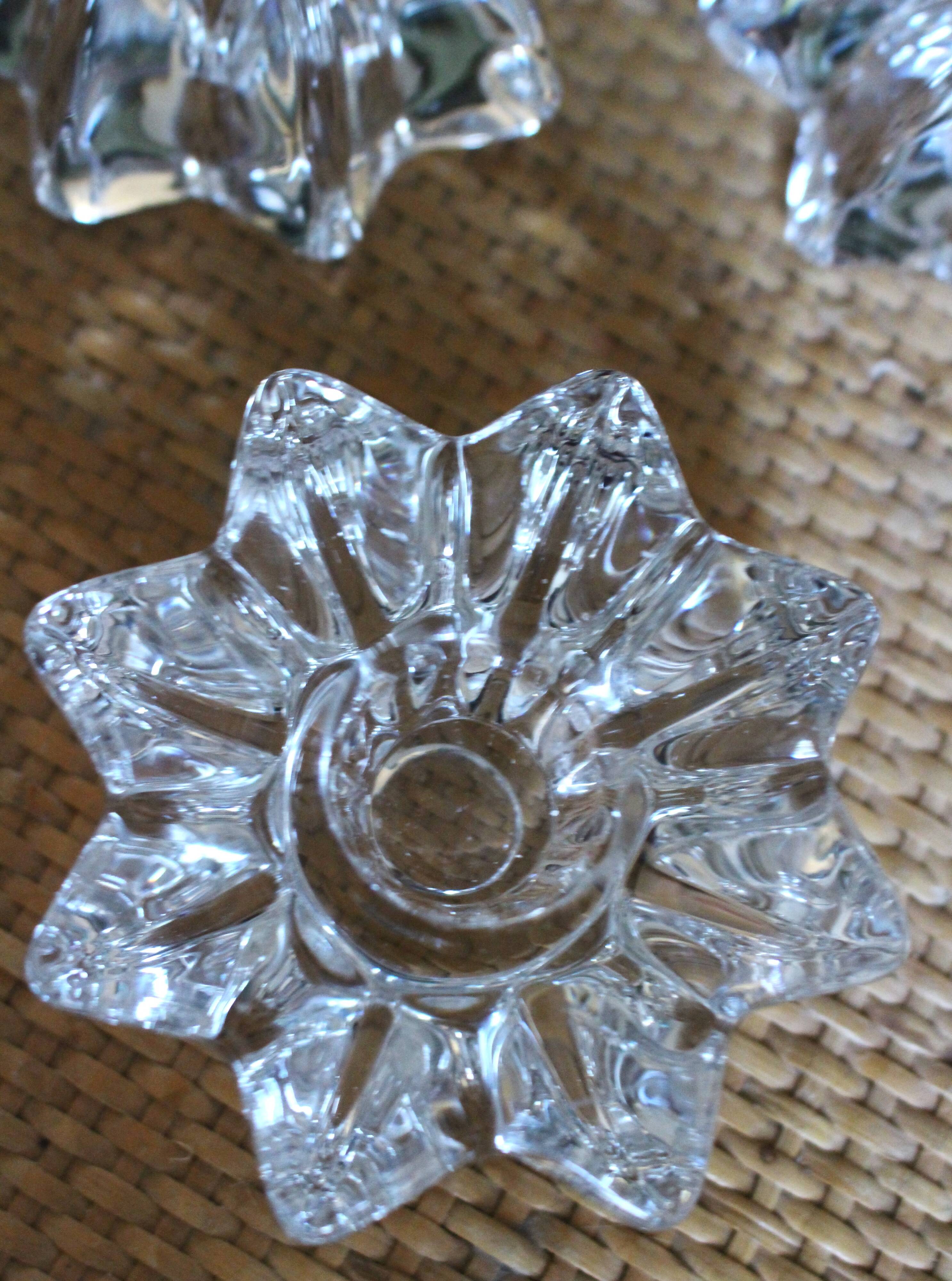 Un lot de 3 bougeoirs en verre étoile fleur vintage