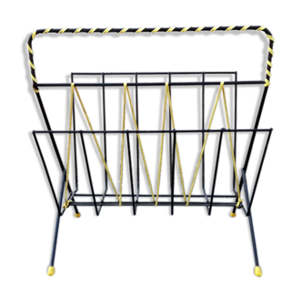 Magazine rack black and yellow lanyards