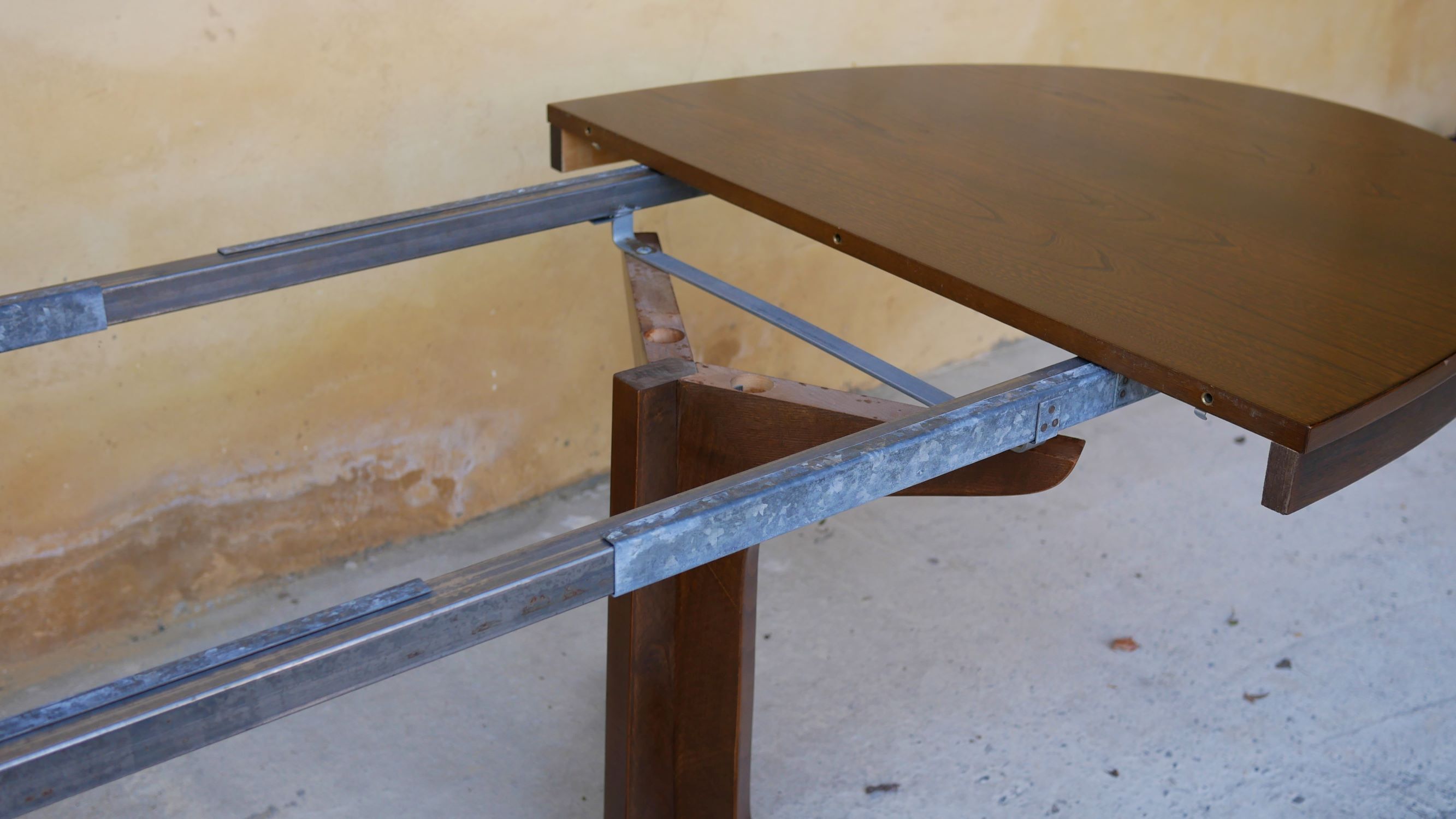 Oval dining table extendable by Baumann