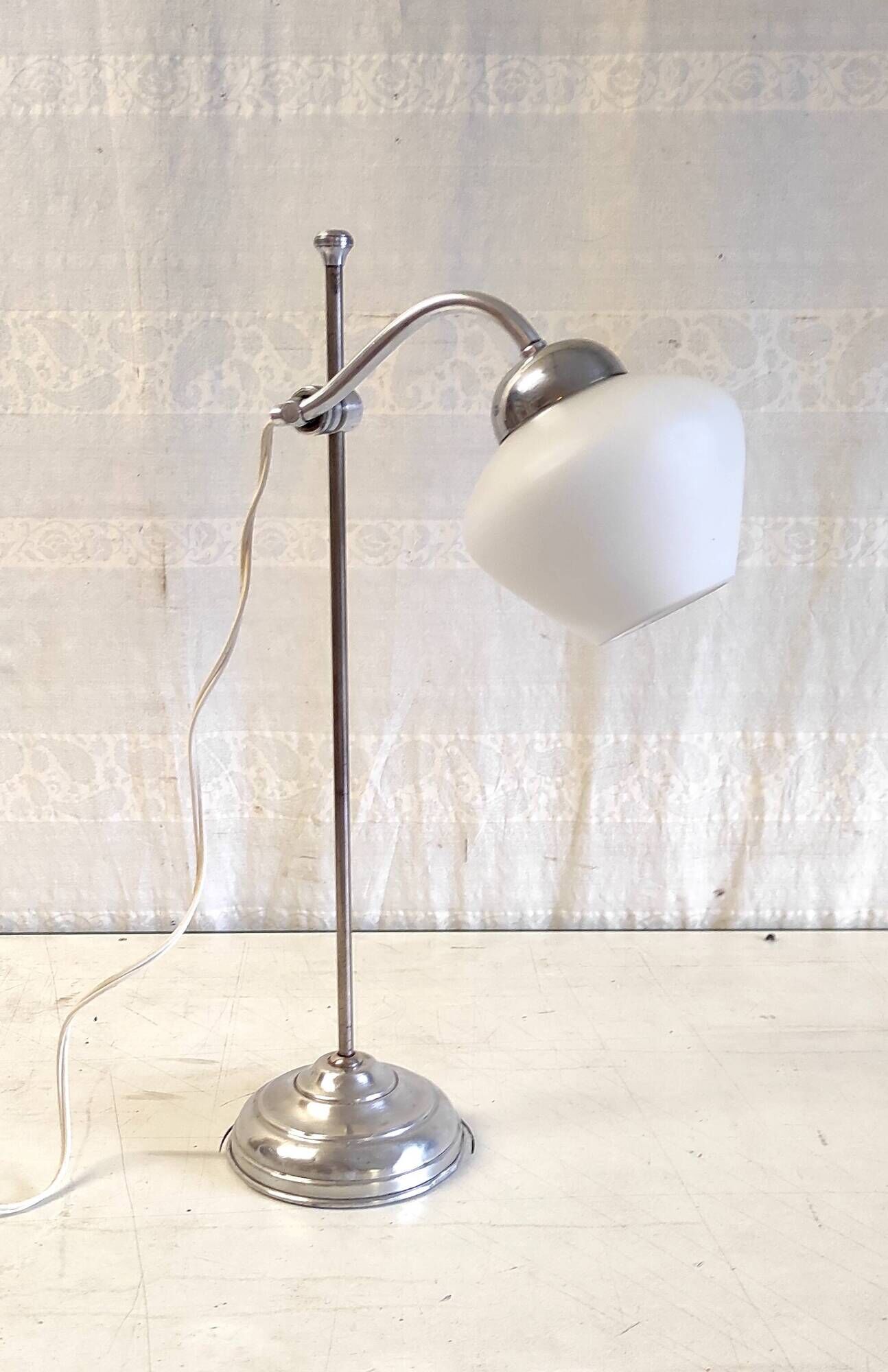 Articulated table lamp in chrome brass and opaline - mid 20th century.
