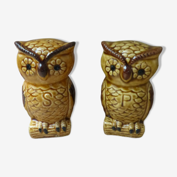 Old salt shaker and pepper shaker in the shape of owl in ceramic