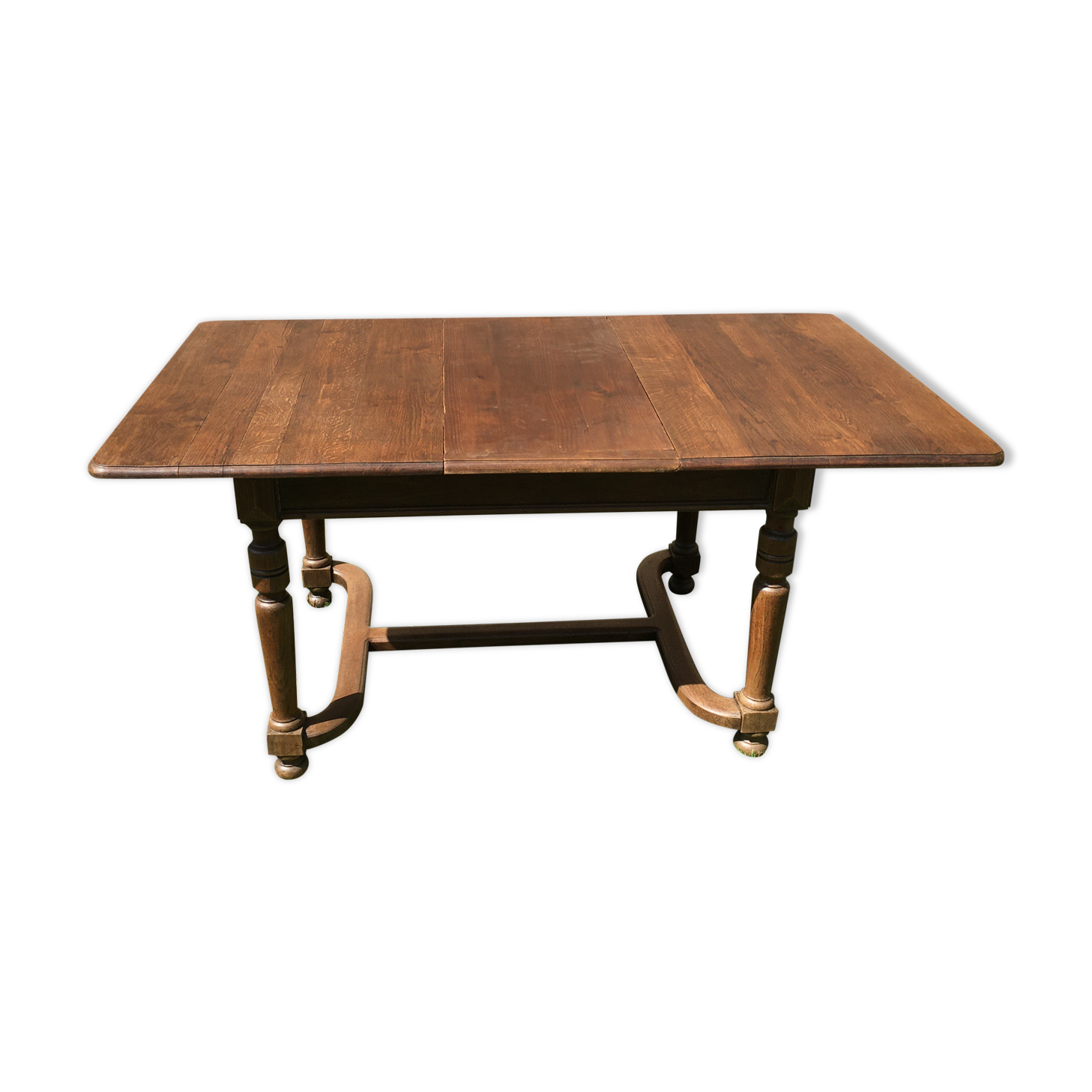 Extendable oak table