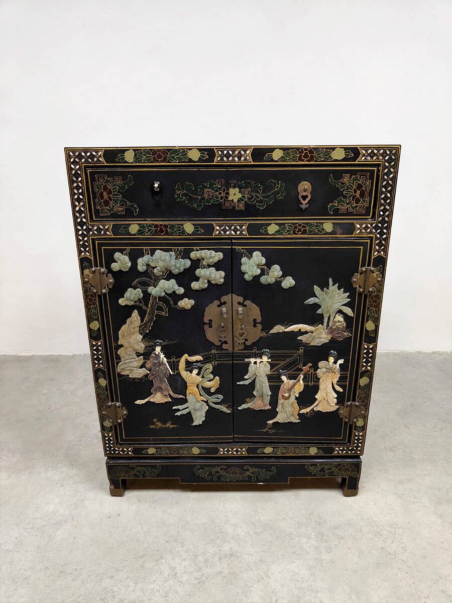 Decorative Chinese side cabinet chest of drawers 'Chinoiserie'