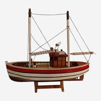 Maquette en bois de bateau de pêche