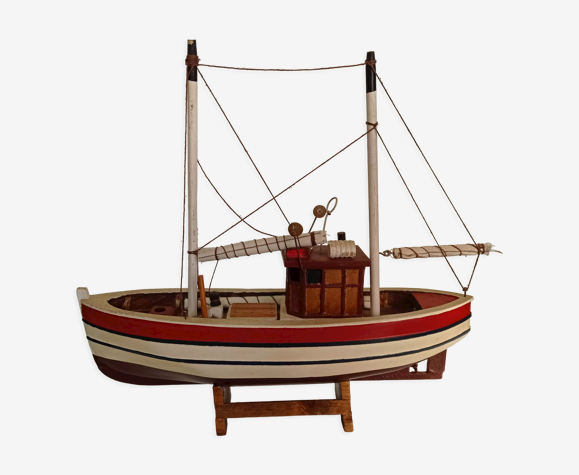 Maquette en bois de bateau de pêche