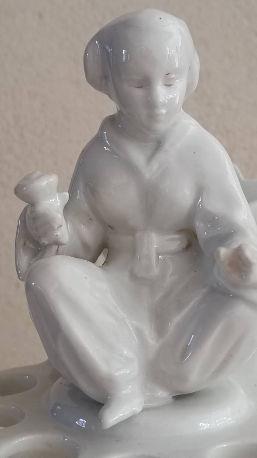 Porcelain pipe holder vase