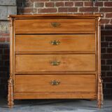 Chest of drawers, made of walnut