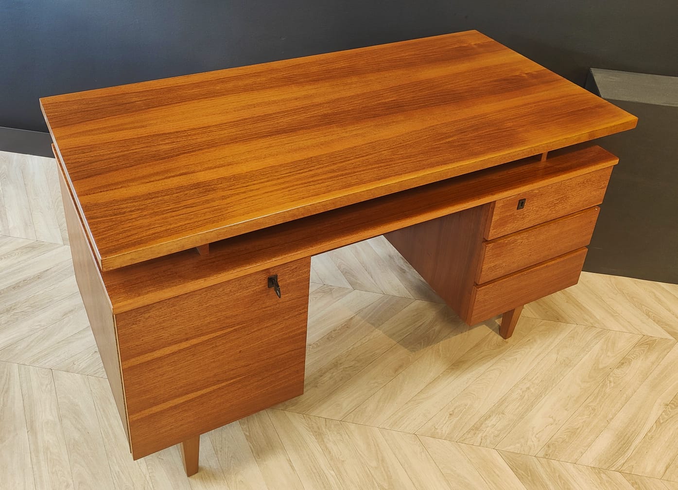 Mid Century bureau