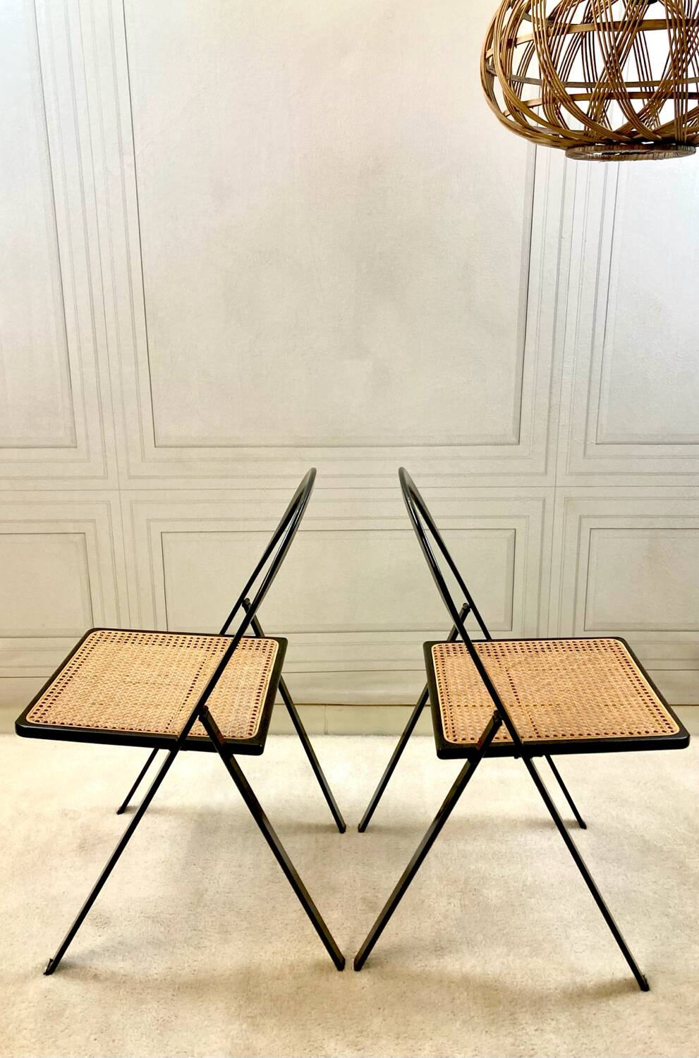 Paire de chaises Giorgio Cattelan – métal noir et cannage