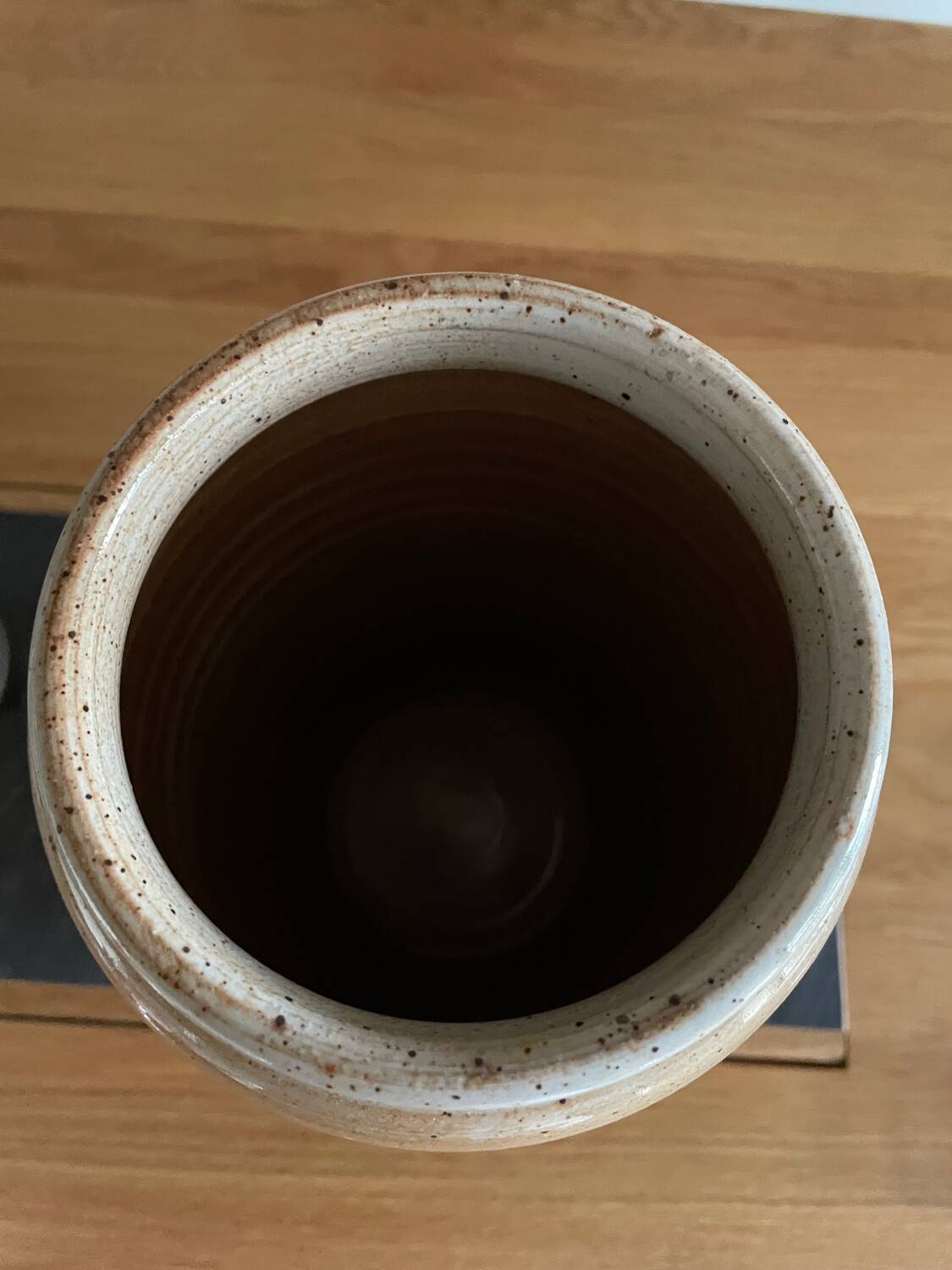 Large Marais sandstone vase