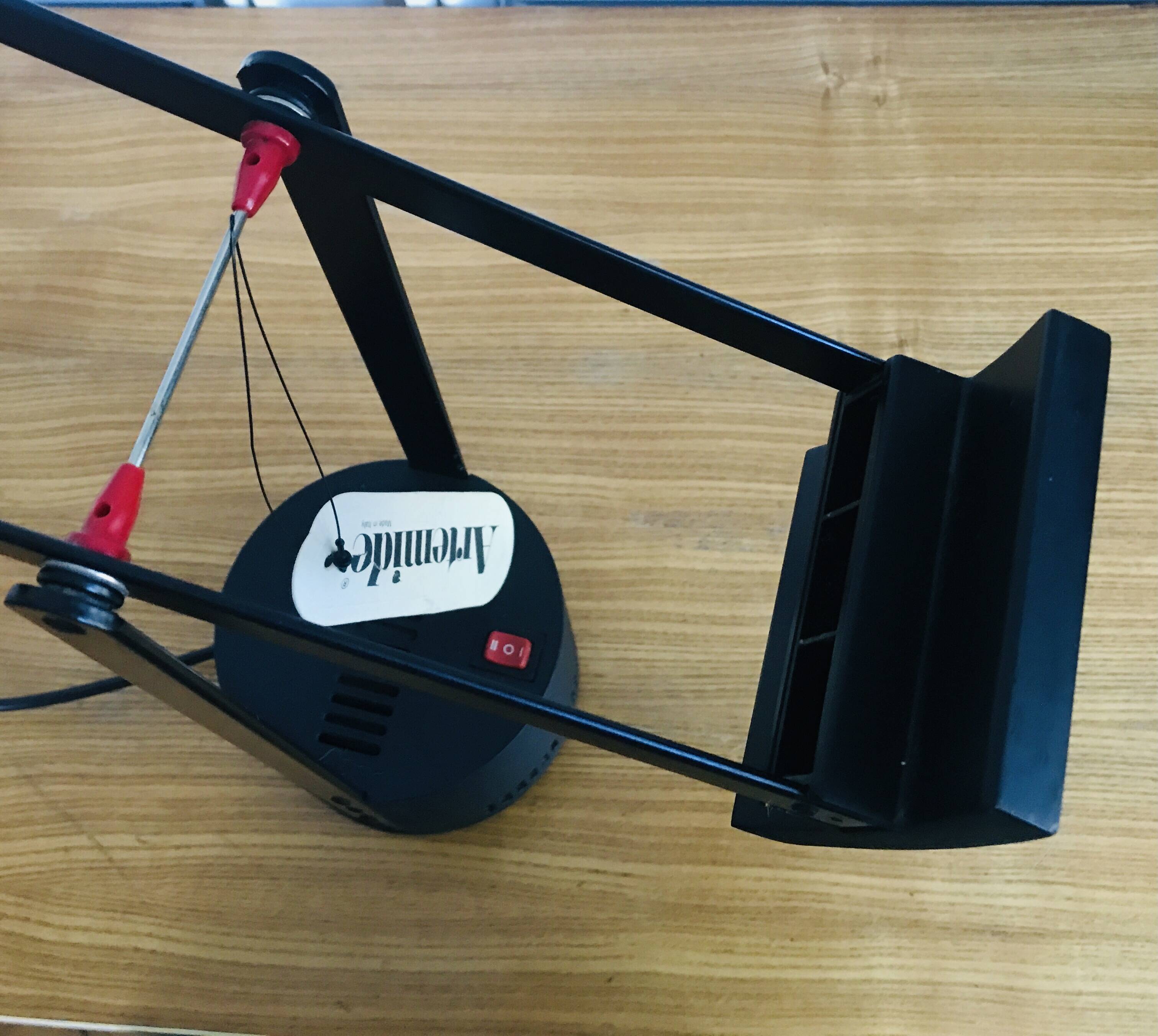 Artemide Tizio adjustable table lamp