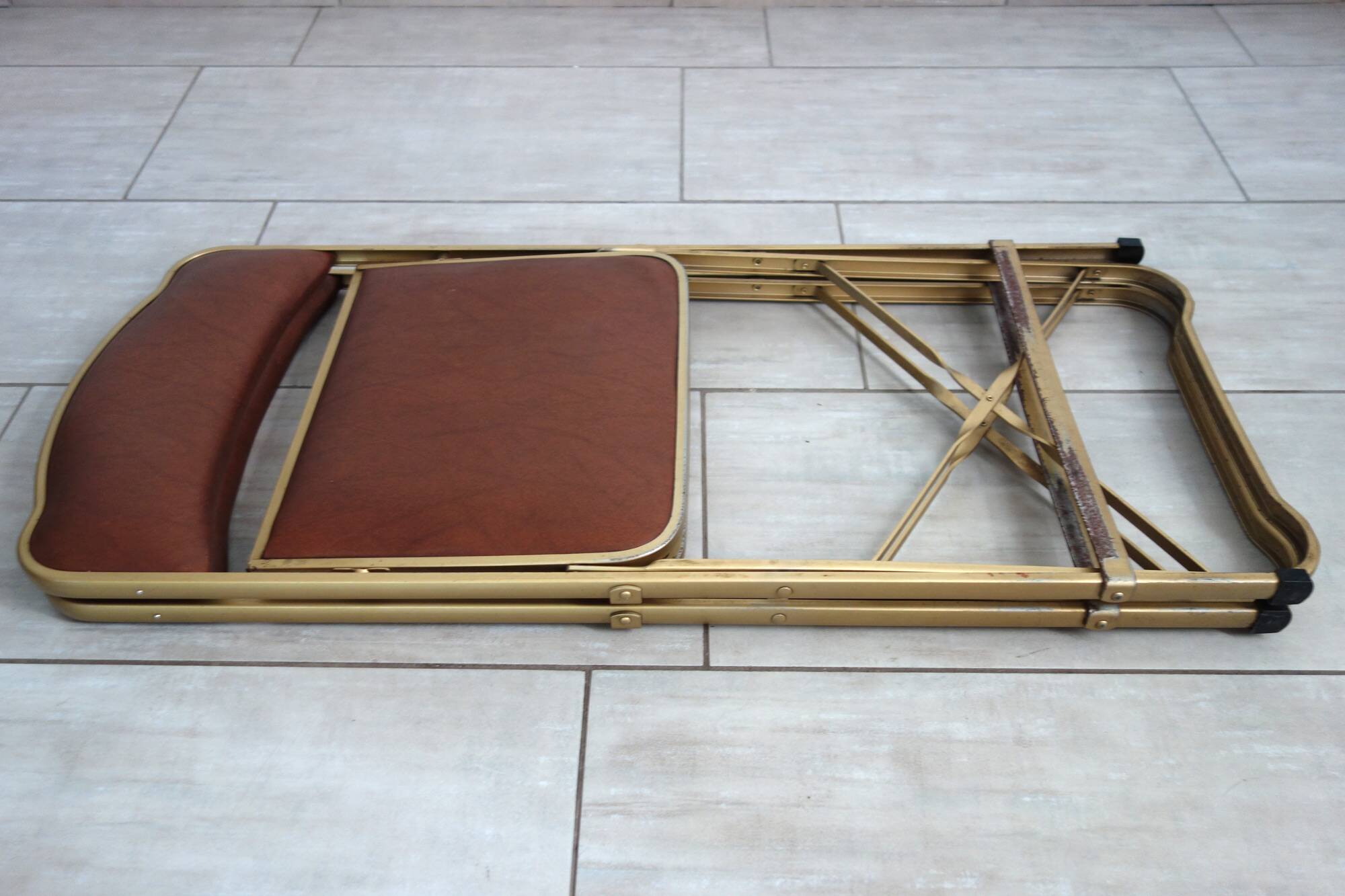 2 golden metal chairs with faux leather in the 60s/70s Opera style.