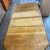 Extendable dining table