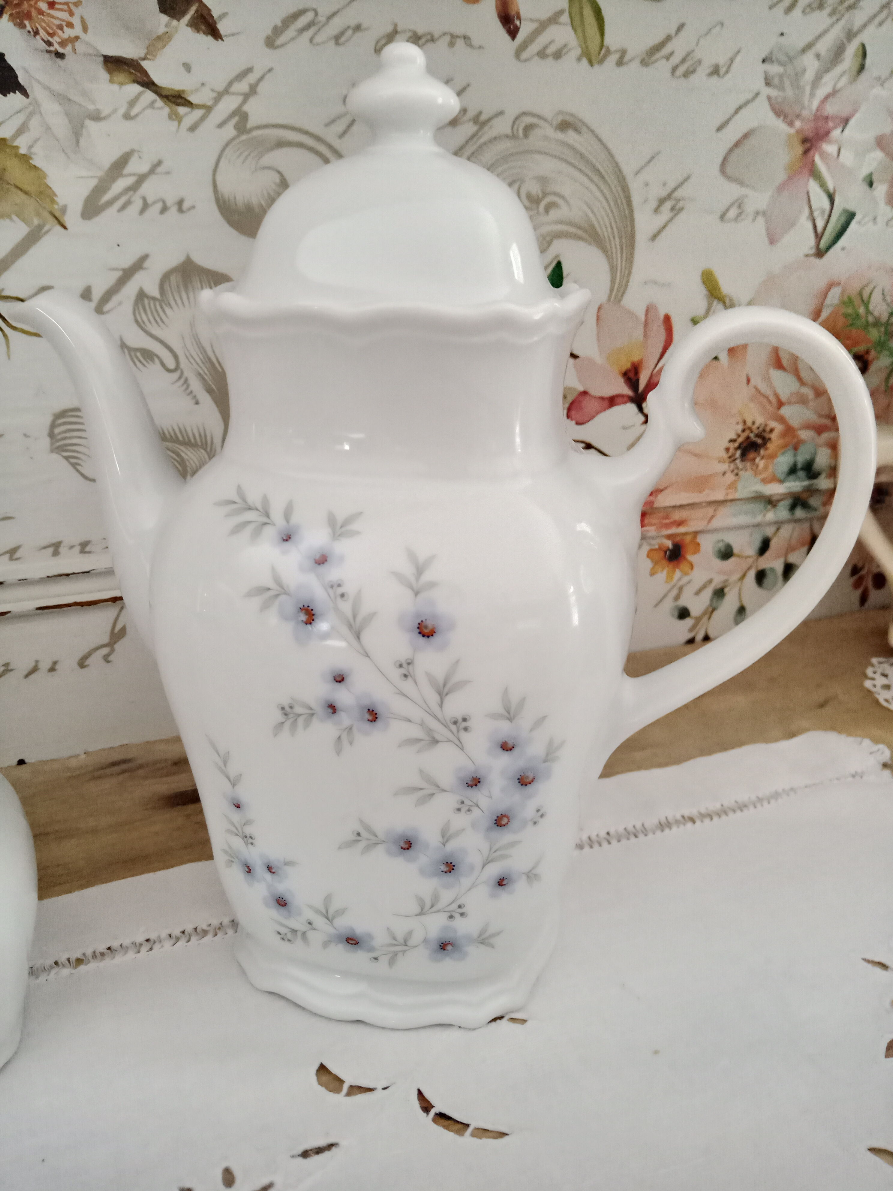 Vintage 15-piece coffee set in white porcelain Bavaria with small blue flowers